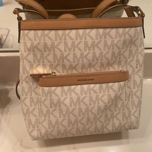 Micheal Kors cross body bag